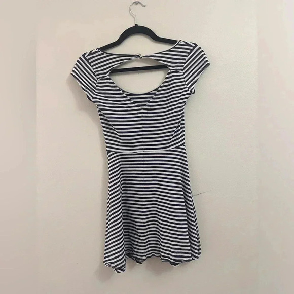 2 for $15 Women’s American Eagle Navy and White Stripe Open - Picture 3 of 5